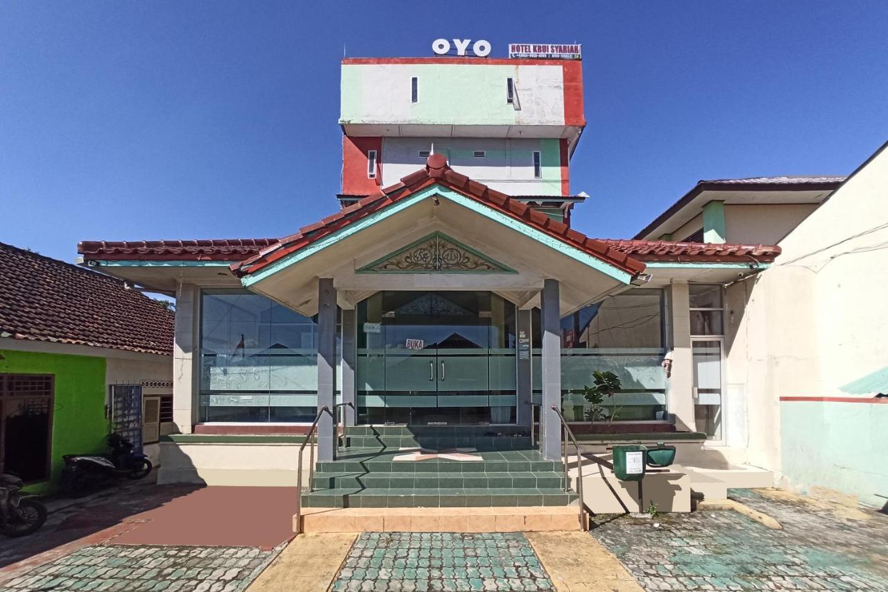 Oyo 2611 Hotel Krui Syariah Kültér fotó