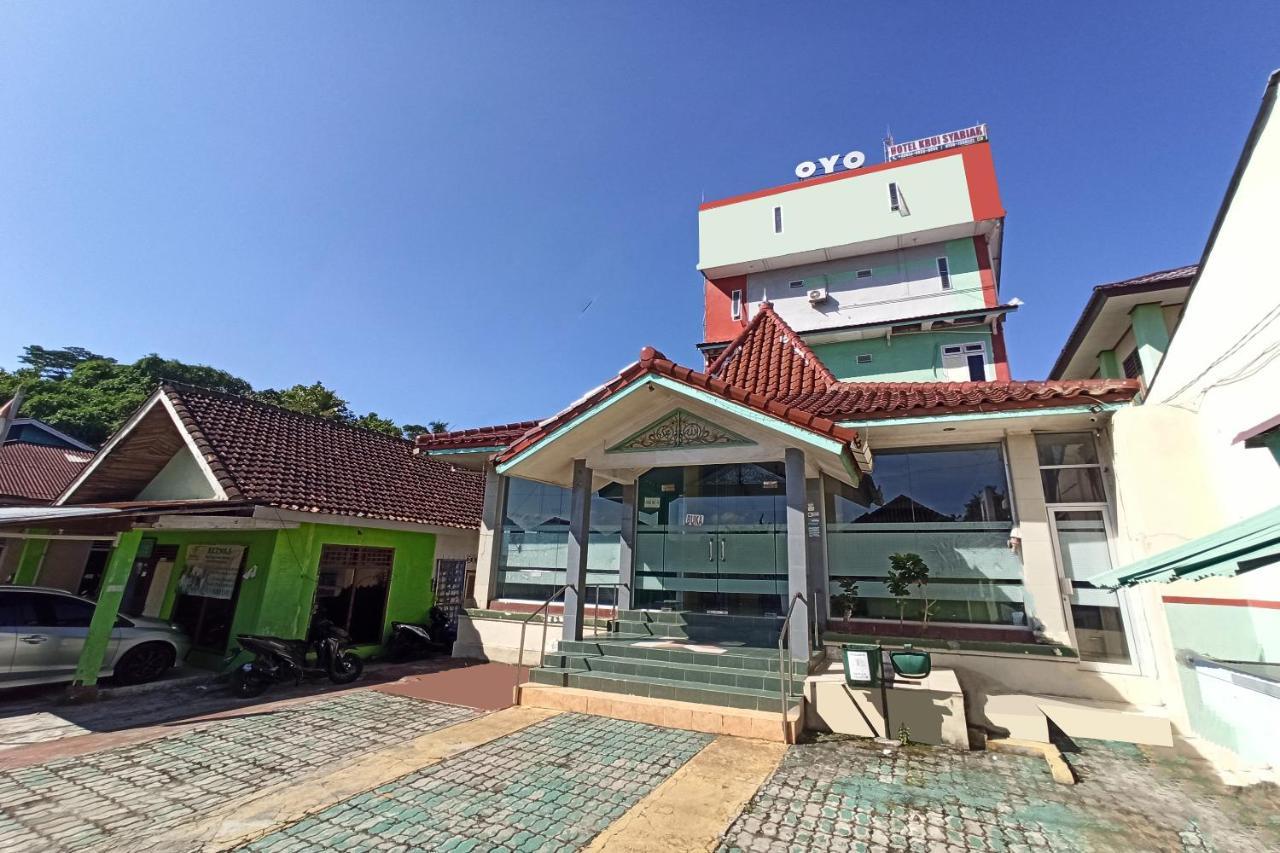 Oyo 2611 Hotel Krui Syariah Kültér fotó