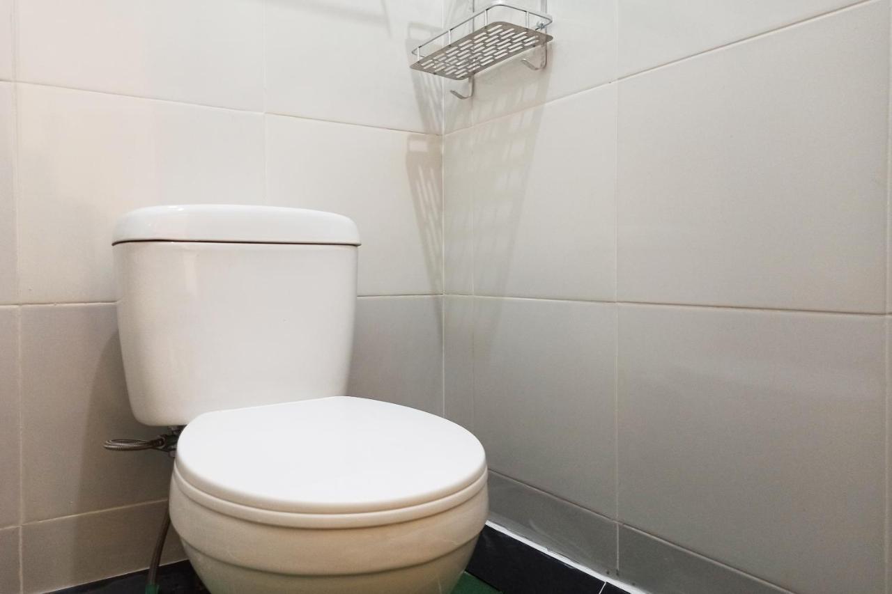 Oyo 2611 Hotel Krui Syariah Kültér fotó