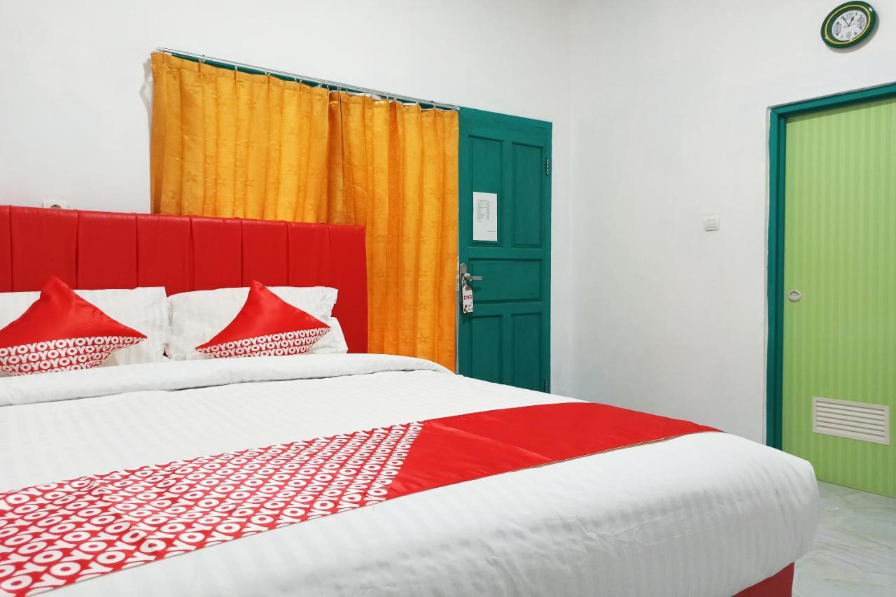 Oyo 2611 Hotel Krui Syariah Kültér fotó