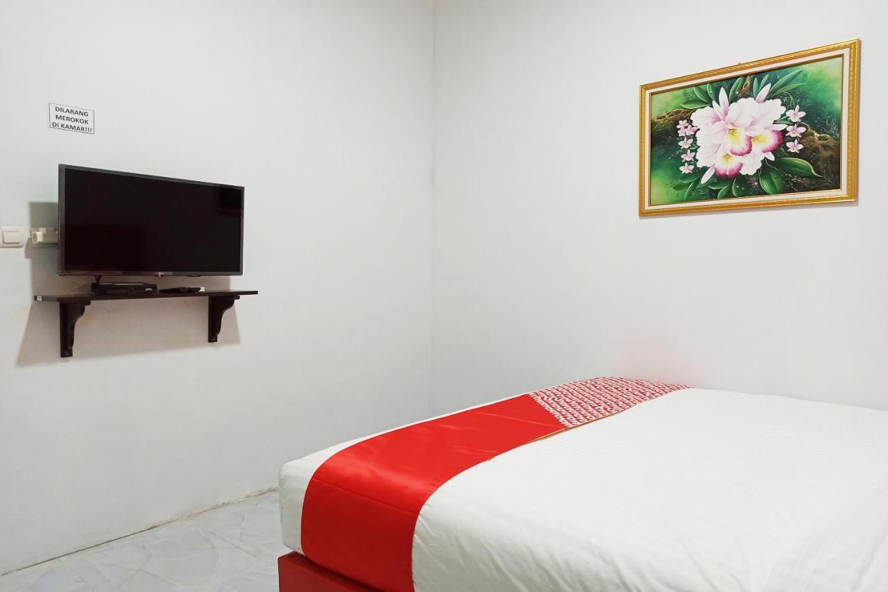 Oyo 2611 Hotel Krui Syariah Kültér fotó