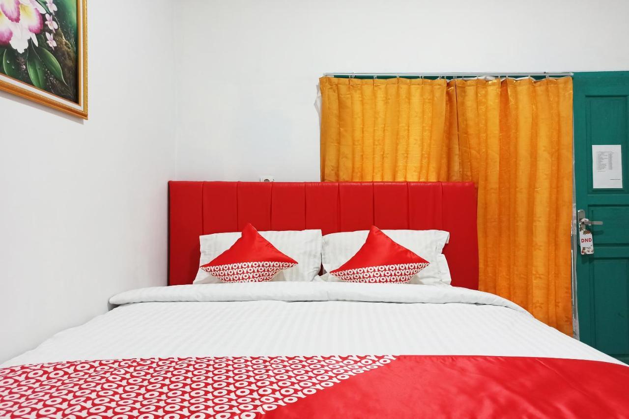 Oyo 2611 Hotel Krui Syariah Kültér fotó