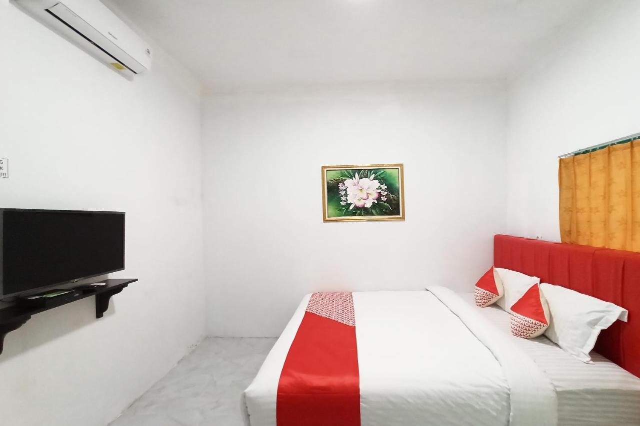 Oyo 2611 Hotel Krui Syariah Kültér fotó